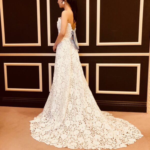 新作ウエディングドレスのご紹介 ～Carolina Herrera～