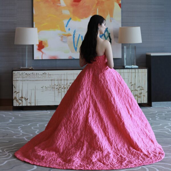 パレスホテル東京におすすめのMonique Lhuillier（モニーク ルイリエ）の新作カラードレスのご紹介