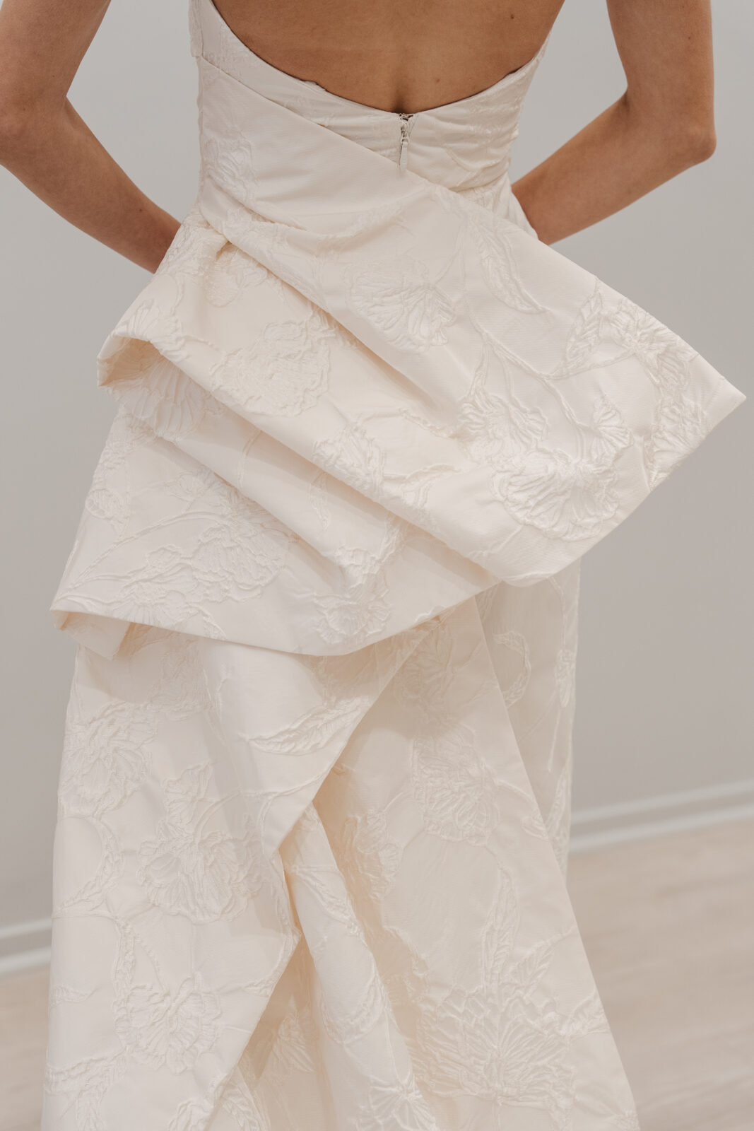 100-10388/Monique Lhuillier